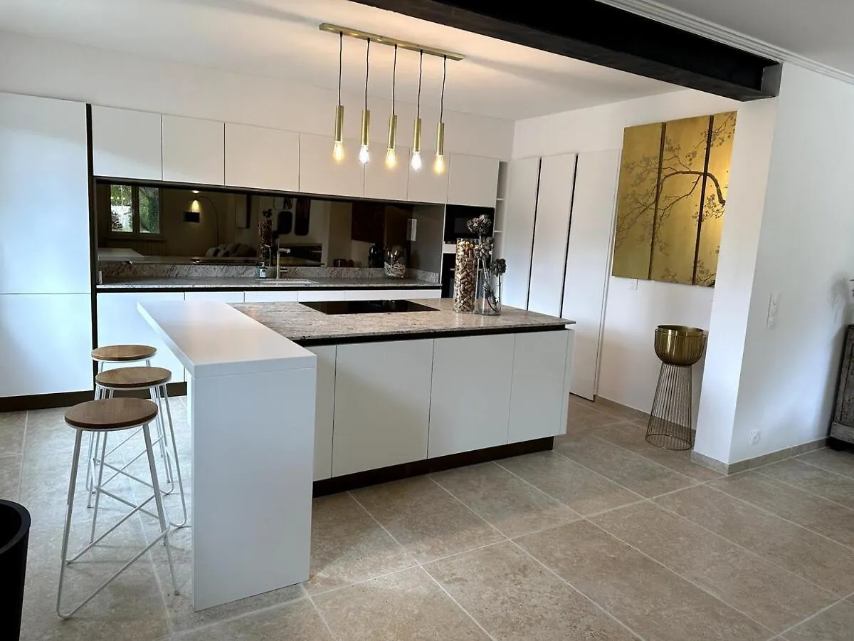 4 Bedroom Villa, Private Pool And Garden Cabrieres-d'Avignon 0*,