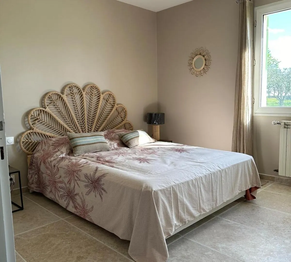 4 Bedroom Villa, Private Pool And Garden Cabrieres-d'Avignon 0*,