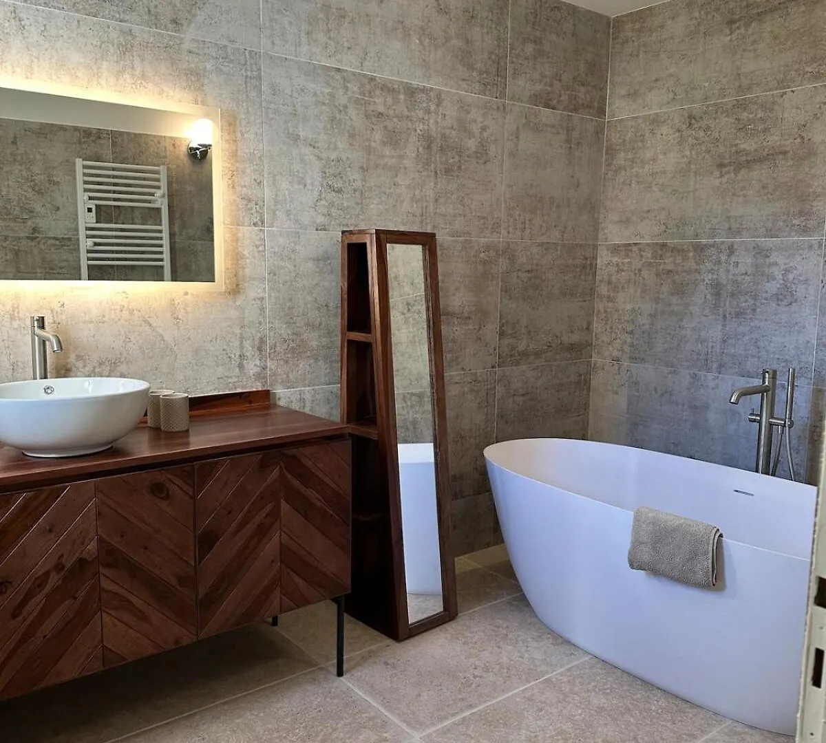 4 Bedroom Villa, Private Pool And Garden Cabrieres-d'Avignon France