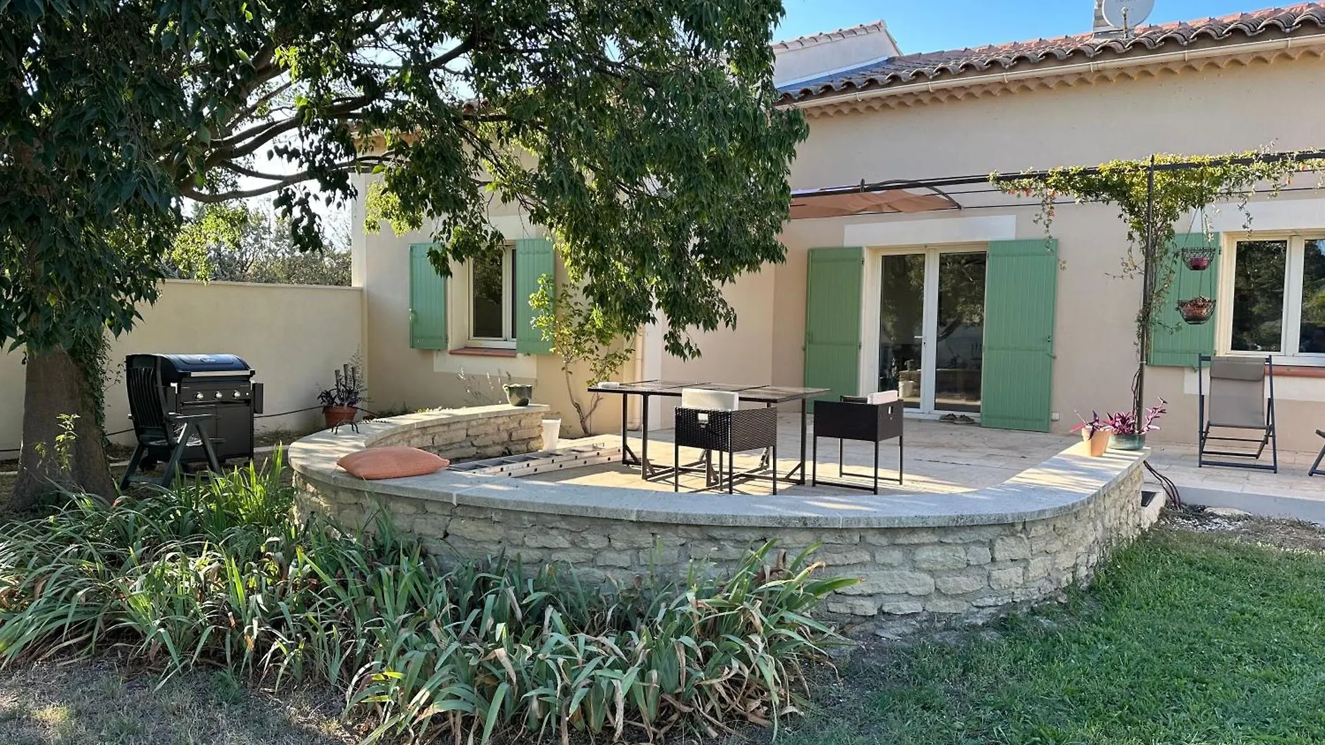 Villa 4 Bedroom Villa, Private Pool And Garden Cabrieres-d'Avignon